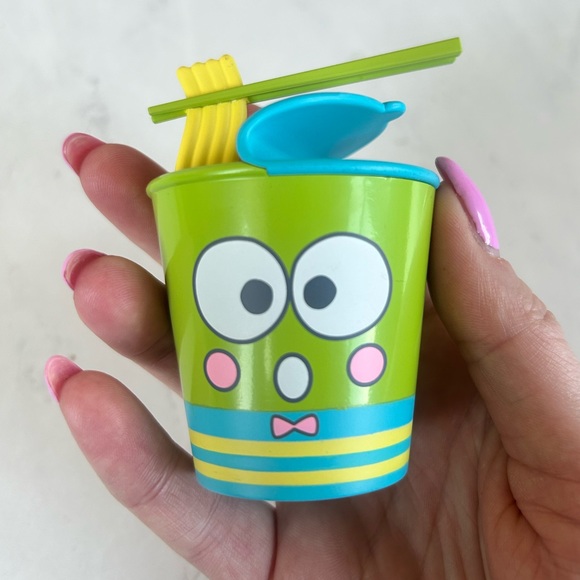 KIDROBOT • Hello Sanrio Keroppi Collectible Vinyl Ramen Noodle Figurine - Picture 3 of 5